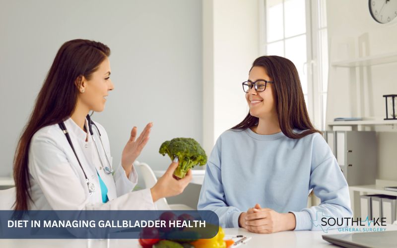 Photo of a patient and doctor explaining dietary guidelines after gallbladder surgery.