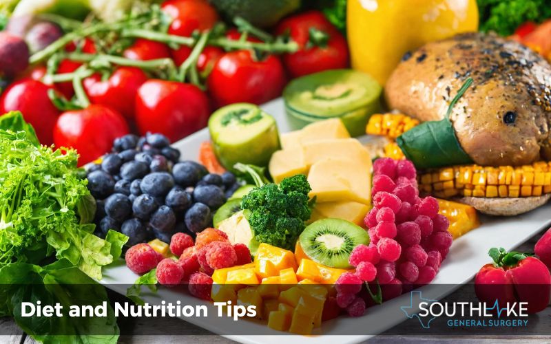 Healthy meal featuring fruits, vegetables, and lean proteins recommended for Crohn's disease management.