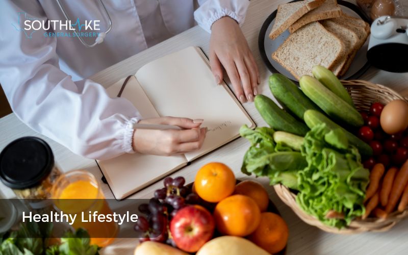 Image of fresh fruits, vegetables, and whole grains, representing a healthy diet to prevent biliary colic.